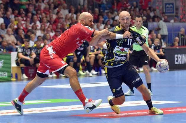 Lukas Sandell (Rhein-Neckar Loewen 11) (am Ball), Adrian Sipos (MT Melsungen 8) (L) , GER, MT Melsungen - Rhein-Neckar Loewen, Handball, 1. Bundesliga, 1. Spieltag, Saison 2025 2026, 29.08.2025, GER, MT Melsungen - Rhein-Neckar Loewen, Handball, 1. Bundesliga, 1. Spieltag, Saison 2025 2026, 29.08.2025 Kassel Copyright: xEibner-Pressefotox xRolandxSippelx EP_RSL
