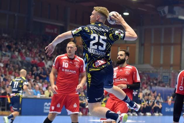 Haukur Thrastarson (Rhein-Neckar Loewen 25) beim Wurf; Dainis Kristopans (MT Melsungen 10) (L), Ruben Marchan (MT Melsungen 2) , GER, MT Melsungen - Rhein-Neckar Loewen, Handball, 1. Bundesliga, 1. Spieltag, Saison 2025 2026, 29.08.2025, GER, MT Melsungen - Rhein-Neckar Loewen, Handball, 1. Bundesliga, 1. Spieltag, Saison 2025 2026, 29.08.2025 Kassel Copyright: xEibner-Pressefotox xRolandxSippelx EP_RSL