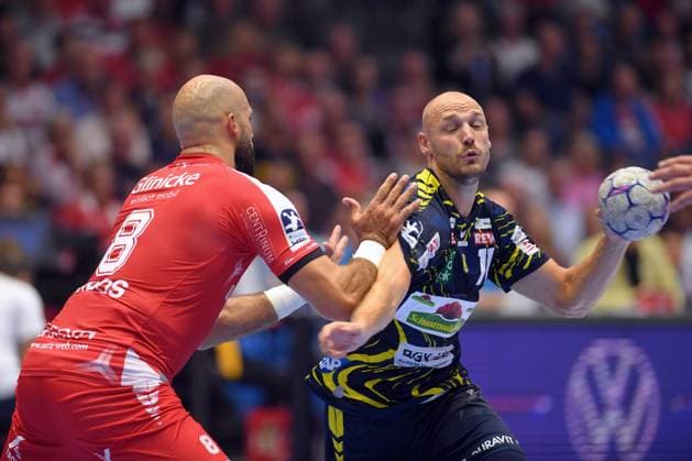 Lukas Sandell (Rhein-Neckar Loewen 11) (am Ball), Adrian Sipos (MT Melsungen 8) (L) , GER, MT Melsungen - Rhein-Neckar Loewen, Handball, 1. Bundesliga, 1. Spieltag, Saison 2025 2026, 29.08.2025, GER, MT Melsungen - Rhein-Neckar Loewen, Handball, 1. Bundesliga, 1. Spieltag, Saison 2025 2026, 29.08.2025 Kassel Copyright: xEibner-Pressefotox xRolandxSippelx EP_RSL