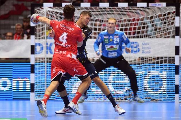 Nikolaj Enderleit (MT Melsungen 4) (am Ball), Sebastian Heymann (Rhein-Neckar Loewen 13), David Spaeth (Torwart Rhein-Neckar Loewen 29) (hinten) , GER, MT Melsungen - Rhein-Neckar Loewen, Handball, 1. Bundesliga, 1. Spieltag, Saison 2025 2026, 29.08.2025, GER, MT Melsungen - Rhein-Neckar Loewen, Handball, 1. Bundesliga, 1. Spieltag, Saison 2025 2026, 29.08.2025 Kassel Copyright: xEibner-Pressefotox xRolandxSippelx EP_RSL