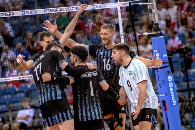 KRAKOW 12.07.2025 SIATKOWKA XXI MEMORIAL HUBERTA JERZEGO WAGNERA --- VOLLEYBALL XX1 HUBERT JERZY WAGNER MEMORIAL TOURNAMENT ARGENTYNA - BRAZYLIA --- ARGENTINA - BRASIL N Z REPREZENTACJA ARGENTYNY TEAM ARGENTINA LUCIANO VICENTIN MATIAS SANCHEZ PABLO SERGIO KUKARTSEV SANTIAGO DANANI FOT.PAWEL PIOTROWSKI 400MM.PL NEWSPIX.PL --- newspix.pl POLAND OUT! 