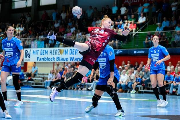 Handball: Bundesliga Frauen, Union Neckarsulm - HSG Bensheim Auerbach Meike Schmelzer (Bensheim) Neckarsulm Ballei Baden-Württemberg Deutschland