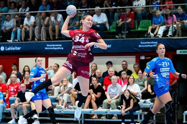 Handball: Bundesliga Frauen, Union Neckarsulm - HSG Bensheim Auerbach Mia Ziercke (Bensheim) Neckarsulm Ballei Baden-Württemberg Deutschland