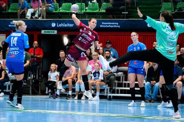 Handball: Bundesliga Frauen, Union Neckarsulm - HSG Bensheim Auerbach Mareike Thomaier (Bensheim), Torhueterin Lena Ivancok (Neckarsulm) Neckarsulm Ballei Baden-Württemberg Deutschland