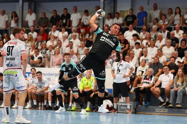 Torwurf von Lukas Rauh (Oppenweiler) TV Huettenberg vs HC Oppenweiler-Backnang, Handball, 2. Bundesliga, 29.08.2025 TV Huettenberg vs HC Oppenweiler-Backnang, Handball, 2. Bundesliga, 29.08.2025 Huettenberg Copyright: xEibner-Pressefotox EP_RWS