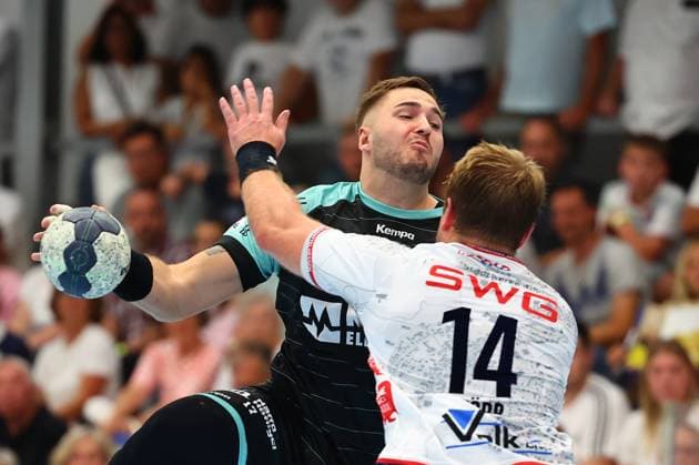Niklas Diebel (Oppenweiler) im Zweikampf mit Moritz Zoerb (Huettenberg) TV Huettenberg vs HC Oppenweiler-Backnang, Handball, 2. Bundesliga, 29.08.2025 TV Huettenberg vs HC Oppenweiler-Backnang, Handball, 2. Bundesliga, 29.08.2025 Huettenberg Copyright: xEibner-Pressefotox EP_RWS