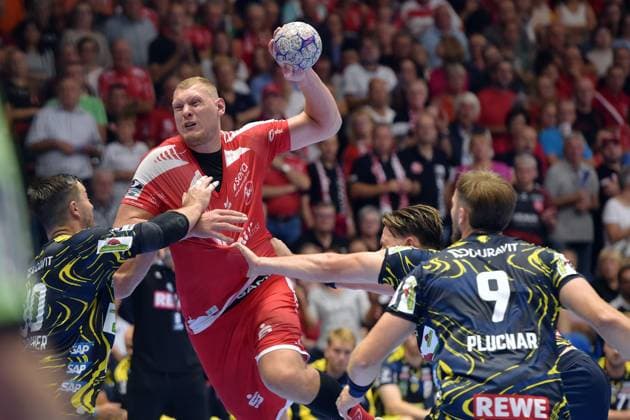 Dainis Kristopans (MT Melsungen 10) (am Ball), Jannik Kohlbacher (Rhein-Neckar Loewen 80) (L), Steven Plucnar Jacobsen (Rhein-Neckar Loewen 9) , GER, MT Melsungen - Rhein-Neckar Loewen, Handball, 1. Bundesliga, 1. Spieltag, Saison 2025 2026, 29.08.2025, GER, MT Melsungen - Rhein-Neckar Loewen, Handball, 1. Bundesliga, 1. Spieltag, Saison 2025 2026, 29.08.2025 Kassel Copyright: xEibner-Pressefotox xRolandxSippelx EP_RSL