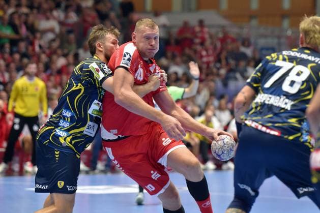 Dainis Kristopans (MT Melsungen 10) (am Ball), Steven Plucnar Jacobsen (Rhein-Neckar Loewen 9) (L), Edwin Aspenbaeck (Rhein-Neckar Loewen 78) , GER, MT Melsungen - Rhein-Neckar Loewen, Handball, 1. Bundesliga, 1. Spieltag, Saison 2025 2026, 29.08.2025, GER, MT Melsungen - Rhein-Neckar Loewen, Handball, 1. Bundesliga, 1. Spieltag, Saison 2025 2026, 29.08.2025 Kassel Copyright: xEibner-Pressefotox xRolandxSippelx EP_RSL