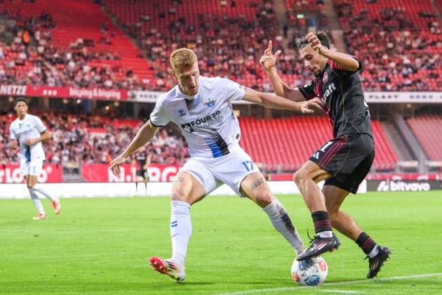 Fußball, 2. Bundesliga, 20250829, 1. FC Nürnberg - SC Paderborn. Im Bild v.l. Laurin CURDA (Paderborn, 17), Berkay YILMAZ (Nürnberg, 21) Zweikampf Ball. Nürnberg Max-Morlock-Stadion Bayern Deutschland