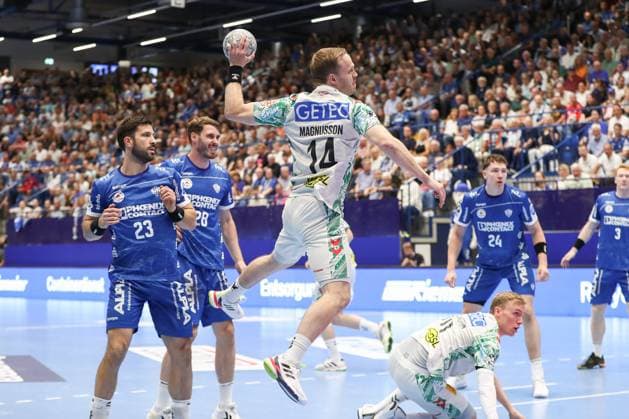 29.08.2025, xgox, Handball - Daikin HBL TBV Lemgo-Lippe - SC Magdeburg emspor, v.l. Omar Ingi Magnusson (Magdeburg, 14) wirft Tor, Torschuetze, erzielt Tor, Treffer, scores the goal Lemgo