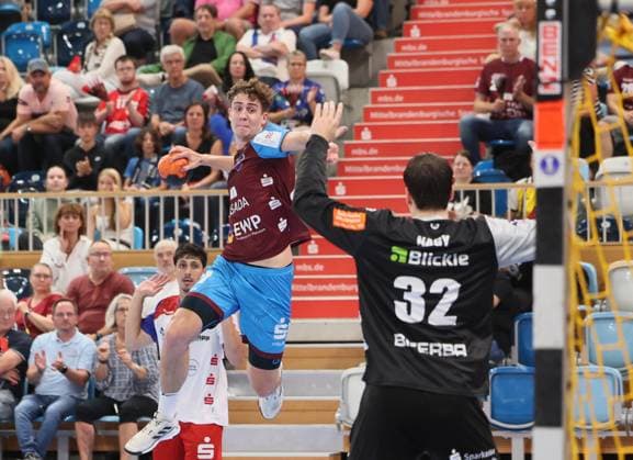 GER HBL2 Saison 2025 2026 VfL Potsdam vs HBW Balingen Weilstetten, 29.08.25, MBS Arena, Potsdam Nils FUHRMANN (1.VfL Potsdam 27), Benedek NAGY (HBW Balingen-Weilstetten 32)
