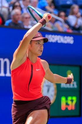 August 29, 2025, Flushing Meadows, New York, USA: Emma Raducanu hits a forehand return during a match against Elena Rybakina on Day 6 of the 2025 US Open at USTA Billie Jean King National Tennis Center on Friday August 29, 2025 in the Flushing neighborhood of the Queens borough of New York City. JAVIER ROJAS PI Flushing Meadows USA - ZUMAp124 20250829_zaa_p124_026 Copyright: xJavierxRojasx