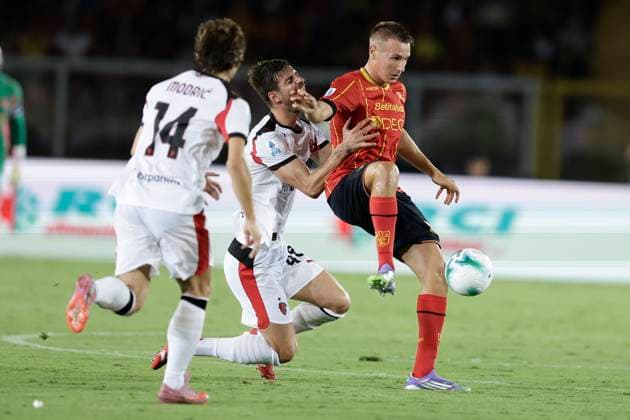 Serie a football match US Lecce vs AC Milan Lecce™s Italian forward Francesco Camarda challenges for the ball with Milan™s Italian defender Matteo Gabbia during the Serie A football match between US Lecce vs AC Milan at the Via Del Mare Ettore Giardiniero Stadium in Lecce on August 29, 2025. _BPH3432 Copyright: xAntonioxBalascox