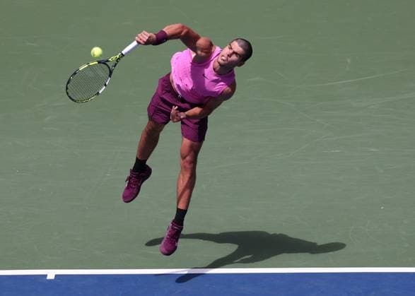 Carlos Alcaraz (ESP), von oben, USTA Billie Jean King National Tennis Center, Flushing Meadows, New York, USA . Copyright: xJuergenxHasenkopfx