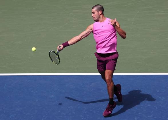 Carlos Alcaraz (ESP), von oben, USTA Billie Jean King National Tennis Center, Flushing Meadows, New York, USA . Copyright: xJuergenxHasenkopfx