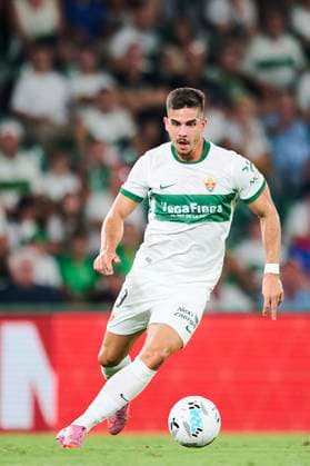 Elche CF v Levante UD - LaLiga EA Sports ELCHE, SPAIN - AUGUST 29: Andre Silva of Elche CF runs with the ball during to the LaLiga EA Sports match between Elche CF and Levante UD at Manuel Martinez Valero Stadium on August 29, 2025 in Elche, Spain. (Photo by Francisco Macia Photo Players Images Magara Press) Elche Martinez Valero Stadium Alicante Spain Copyright: xFranciscoxMaciax
