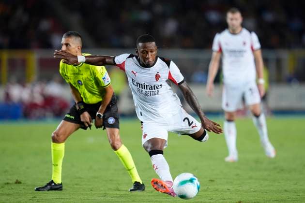 Pervis Estupinan (AC Milan) in action, Serie A, US Lecce v AC Milan, Via del Mare Stadium, August 29, 2025, Lecce, Italy.