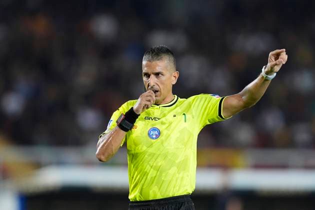 Referee Livio Marinelli gestures, Serie A, US Lecce v AC Milan, Via del Mare Stadium, August 29, 2025, Lecce, Italy.