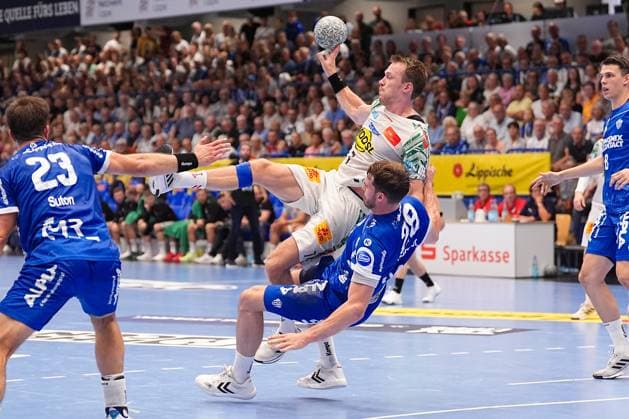 29.08.2025, xydrx, Handball, 1.HBL, TBV Lemgo Lippe - SC Magdeburg, PHOENIX Contact-Arena: Felix Claar (SC Magdeburg 7) im Zweikampf gegen Hendrik Wagner (TBV Lemgo Lippe 28) Nordrhein-Westfahlen Deutschland