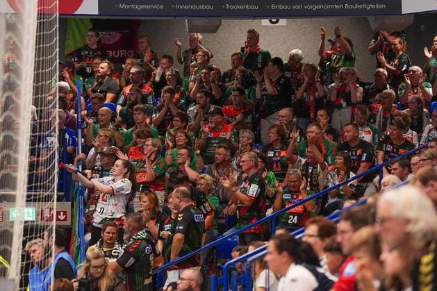 29.08.2025, xydrx, Handball, 1.HBL, TBV Lemgo Lippe - SC Magdeburg, PHOENIX Contact-Arena: Ausverkaufter Gästeblock der Magdeburger Nordrhein-Westfahlen Deutschland