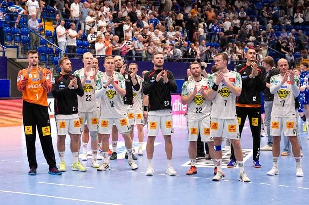 29.08.2025, xydrx, Handball, 1.HBL, TBV Lemgo Lippe - SC Magdeburg, PHOENIX Contact-Arena: Die Spieler vom SC Magdeburg feiern den Sieg Nordrhein-Westfahlen Deutschland