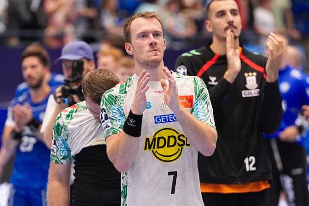 29.08.2025, xydrx, Handball, 1.HBL, TBV Lemgo Lippe - SC Magdeburg, PHOENIX Contact-Arena: Felix Claar (SC Magdeburg 7) klatschend nach dem Sieg Nordrhein-Westfahlen Deutschland