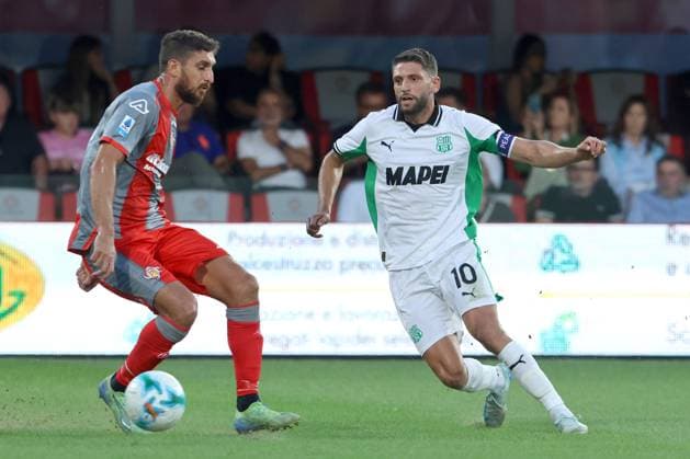 DOMENICO BERARDI, Sassuolo, Serie A, 2025-26, Cremonese vs Sassuolo 3-2, 29-08-2025, Azione, Action, Single shot, Contrasto SERIE A 2025-26 CREMONESE-SASSUOLO 3-2