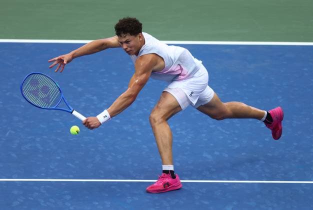 2025 US Open Tennis Championships, Day six, Billy Jean-King Tennis Centre, Flushing Meadows, New York, USA, 29 08 2025 Ben Shelton (USA) in action during his third round match against Adrian Mannarino (ITA) in the 2025 US Open at Flushing Meadows New York Billy Jean King Tennis Centre, Flushing Meadows New York USA Copyright: xMarkxGreenwoodx