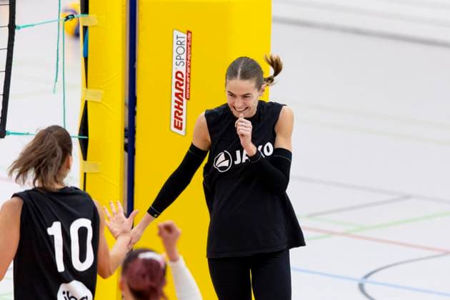Testspiel: Schwarz-Weiss Erfurt vs. VfB Suhl LOTTO Thüringen; Erfurt; 29.08.2025 Elizabeth Sandbothe ( 2; Schwarz-Weiss Erfurt) und Kinga Szücs ( 10; Schwarz-Weiss Erfurt) Testspiel: Schwarz-Weiss Erfurt vs. VfB Suhl LOTTO Thüringen; Riethsporthalle Erfurt; 29.08.2025 Copyright: xBEAUTIFULxSPORTS Duehringx