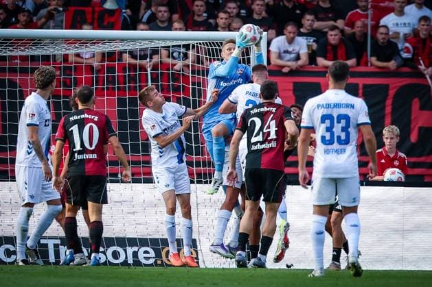 Jan Reichert 1 (1FC Nuernberg) faengt einen Flankenball ab, 1. FC Nuernberg vs. SC Paderborn 07, DFL, 2. Bundesliga, Saison 2025 2026, Max-Morlock-Stadion, 4. Spieltag, Hinrunde, 29.08.2025 DFB regulations prohibit any use of photographs as image sequences and or quasi-video Nuernberg Bayern Deutschland