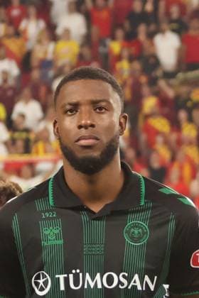 Riechedly Bazoer of Konyaspor during the Turkish Super League match between Goztepe and Konyaspor at Gursel Aksel Stadium on August 29, 2025 in Izmir, Turkey. Izmir Turkey Copyright: xSeskimphotox Goztepe-Konyaspor-290825 (96)