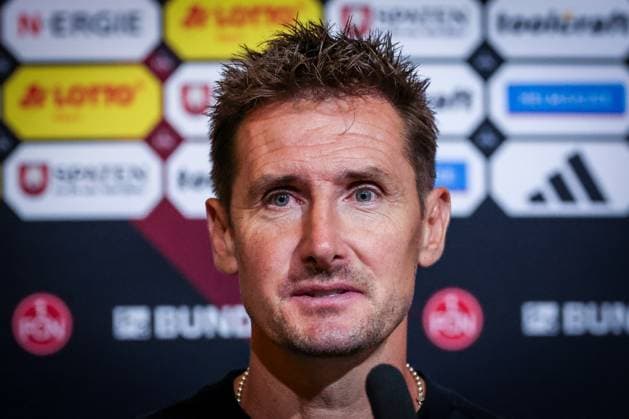 Chef-Trainer Miroslave Klose (1. FC Nuernberg) auf der Pressekonferenz nach dem Spiel, 1. FC Nuernberg vs. SC Paderborn 07, DFL, 2. Bundesliga, Saison 2025 2026, Max-Morlock-Stadion, 4. Spieltag, Hinrunde, 29.08.2025 DFB regulations prohibit any use of photographs as image sequences and or quasi-video Nuernberg Bayern Deutschland