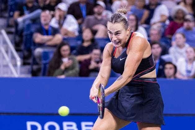 Arena Sabalenka returns a ball to Leylah Fernandez of Canada in the third round in Louis Armstrong Stadium on day 6 at the 2025 US Open Tennis Championship at the USTA Billie Jean King National Tennis Center in New York City on Friday, August 29, 2025.  NYP20250829817 COREYxSIPKIN