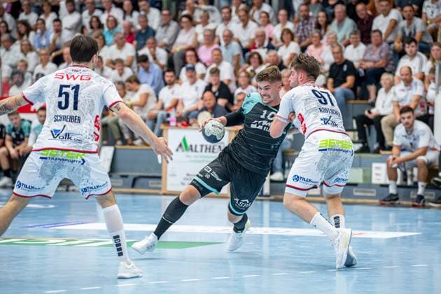 2. HBL; TV Hüttenberg - HC Oppenweiler Backnang, 29.08.25 Nick Fröhlich (HC Oppenweiler Backnang, 10), David Kuntscher (TV Hüttenberg, 97), Hendrik Schreiber (TV Hüttenberg, 51) 2. HBL; TV Hüttenberg - HC Oppenweiler Backnang: Hüttenberg, 29.08.25 Copyright: xBEAUTIFULxSPORTS Roeczeyx