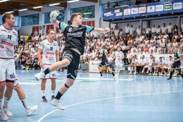 2. HBL; TV Hüttenberg - HC Oppenweiler Backnang, 29.08.25 Timm Buck (HC Oppenweiler Backnang, 6), Moritz Zörb (TV Hüttenberg, 14), Paul Ohl (TV Hüttenberg, 10) 2. HBL; TV Hüttenberg - HC Oppenweiler Backnang: Hüttenberg, 29.08.25 Copyright: xBEAUTIFULxSPORTS Roeczeyx