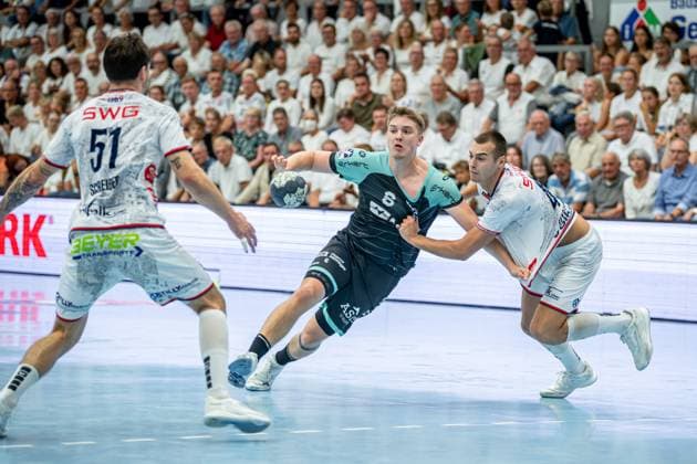 2. HBL; TV Hüttenberg - HC Oppenweiler Backnang, 29.08.25 Timm Buck (HC Oppenweiler Backnang, 6), Hendrik Schreiber (TV Hüttenberg, 51), Danil Dyatlov (TV Hüttenberg, 47) 2. HBL; TV Hüttenberg - HC Oppenweiler Backnang: Hüttenberg, 29.08.25 Copyright: xBEAUTIFULxSPORTS Roeczeyx