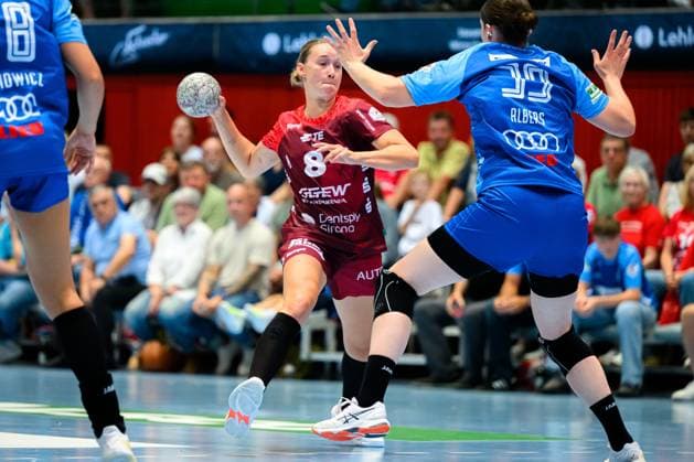 Handball: Bundesliga Frauen, Union Neckarsulm - HSG Bensheim Auerbach Lena Degenhardt (HSG Bensheim) Neckarsulm Ballei Baden-Württemberg Deutschland