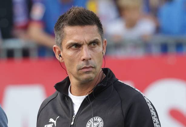 Trainer Marcel Rapp (Holstein Kiel) Fussball, Herren, Saison 2025 2026, 2.BL, Holstein Stadion, Holstein Kiel gegen Hannover 96 DFL REGULATIONS PROHIBIT ANY USE OF PHOTOGRAPHS AS IMAGE SEQUENCES AND OR QUASI-VIDEO.