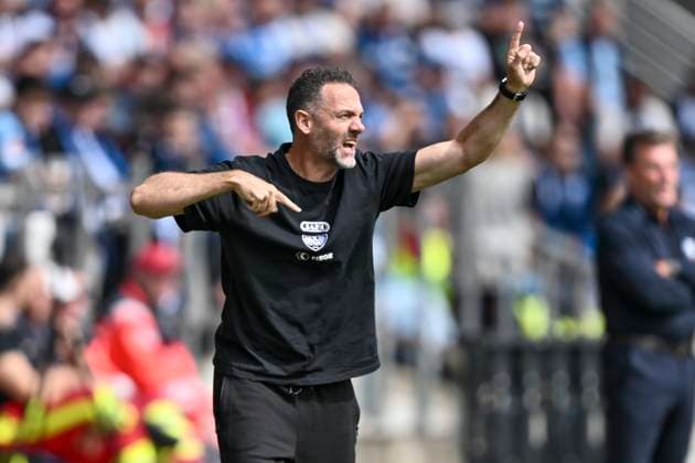 Alexander Ende (Preussen Muenster Coach) Mimik starker Gesichtsausdruck Emotion. Gestik Geste gestikuliert 30.08.2025 Fussball VfL Bochum vs SC Preussen Muenster, Vonovia Ruhrstadion, Bochum, DFB DFL REGULATIONS PROHIBIT ANY USE OF PHOTOGRAPHS AS IMAGE SEQUENCES AND OR QUASI-VIDEO