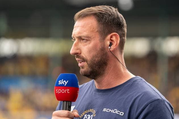 Mitch Kniat (Chef-Trainer DSC Arminia Bielefeld) GER, Eintracht Braunschweig gegen DSC Arminia Bielefeld, Fussball, 2. Bundesliga, 4. Spieltag, Spielzeit 2025 26, 30.08.2025 DFL REGULATIONS PROHIBIT ANY USE OF PHOTOGRAPHS AS IMAGE SEQUENCES AND OR QUASI-VIDEO GER, Eintracht Braunschweig gegen DSC Arminia Bielefeld, Fussball, 2. Bundesliga, 4. Spieltag, Spielzeit 2025 26, 30.08.2025 Braunschweig