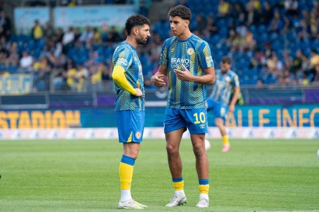 Fabio Kaufmann (Nr. 7 Eintracht Braunschweig) und Walid Ould-Chikh (Nr. 10 Eintracht Braunschweig) beim Warmup GER, Eintracht Braunschweig gegen DSC Arminia Bielefeld, Fussball, 2. Bundesliga, 4. Spieltag, Spielzeit 2025 26, 30.08.2025 DFL REGULATIONS PROHIBIT ANY USE OF PHOTOGRAPHS AS IMAGE SEQUENCES AND OR QUASI-VIDEO GER, Eintracht Braunschweig gegen DSC Arminia Bielefeld, Fussball, 2. Bundesliga, 4. Spieltag, Spielzeit 2025 26, 30.08.2025 Braunschweig