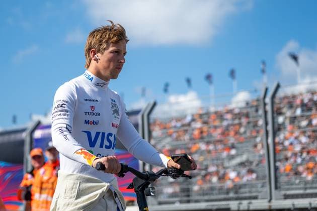 Liam Lawson (Visa Cash App Racing Bulls F1 Team, Neuseeland, 30) auf Scooter, NED, Formel 1 Weltmeisterschaft, Heineken Grand Prix der Niederlande, Circuit Zandvoort, 3. Freies Training, Saison 2025, 30.08.2025 NED, Formel 1 Weltmeisterschaft, Heineken Grand Prix der Niederlande, Circuit Zandvoort, 3. Freies Training, Saison 2025, 30.08.2025 Zandvoort Copyright: xEibner-Pressefoto Memmlerx EP_MMR