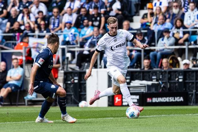 2. Fußball Bundesliga: VfL Bochum - SC Preußen Münster; 30.08.2025 Joshua Mees (SC Preußen Münster, 8), Felix Passlack (VfL Bochum, 15) 2. Fußball Bundesliga: VfL Bochum - SC Preußen Münster; Vonovia-Ruhrstadion, Bochum; 30.08.2025 DFL regulations prohibit any use of photographs as image sequences and or quasi video.