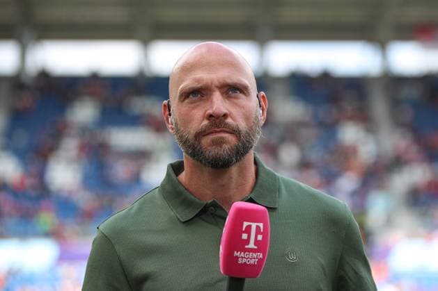 Stephan Lerch (VfL Wolfsburg, Chef-Trainer) vor dem Spiel beim TV Interview, GER, FC Bayern Muenchen vs. VfL Wolfsburg, Google Pixel Supercup der Frauen, Finale, 2025 2026, 30.08.2025, DFL REGULATIONS PROHIBIT ANY USE OF PHOTOGRAPHS AS IMAGE SEQUENCES AND OR QUASI-VIDEO, GER, FC Bayern Muenchen vs. VfL Wolfsburg, Google Pixel Supercup der Frauen, Finale, 2025 2026, 30.08.2025 Karlsruhe Copyright: xEibner-Pressefoto JanxPrihodax EP_JPA