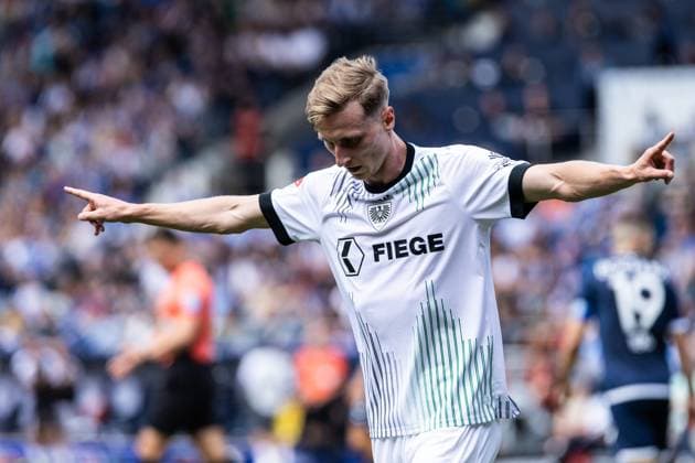 2. Fußball Bundesliga: VfL Bochum - SC Preußen Münster; 30.08.2025 SC Preußen Münster bejubeln das Tor, 1:= durch Joshua Mees (SC Preußen Münster, 8) 2. Fußball Bundesliga: VfL Bochum - SC Preußen Münster; Vonovia-Ruhrstadion, Bochum; 30.08.2025 DFL regulations prohibit any use of photographs as image sequences and or quasi video.
