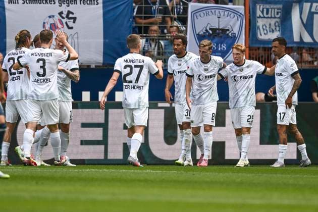Joshua Mees (Preussen Muenster 8) jubelt nach dem Tor zum 0:1 mit der Mannschaft 30.08.2025 Fussball VfL Bochum vs SC Preussen Muenster, Vonovia Ruhrstadion, Bochum, DFB DFL REGULATIONS PROHIBIT ANY USE OF PHOTOGRAPHS AS IMAGE SEQUENCES AND OR QUASI-VIDEO