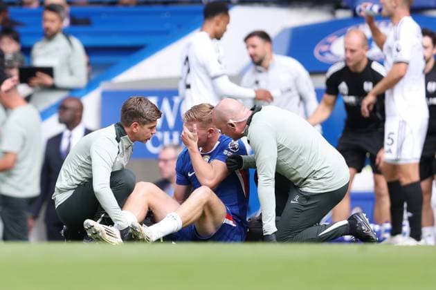 London, England, 30th August 2025. Liam Delap of Chelsea receives medical attention before being substituted during the Chelsea vs Fulham Premier League match at Stamford Bridge, London. Picture credit should read: Paul Terry Sportimage EDITORIAL USE ONLY. No use with unauthorised audio, video, data, fixture lists, club league logos or live services. Online in-match use limited to 120 images, no video emulation. No use in betting, games or single club league player publications. SPI_017_PT_Chelsea_Fulham SPI-4094-0017