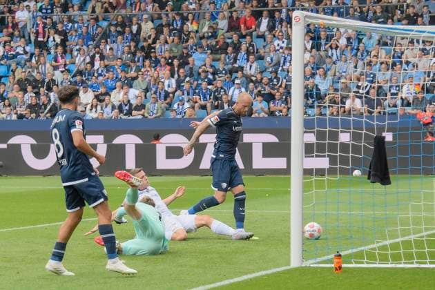Philipp Hofmann (Bochum 33) erzielt das Tor zum 1:1 30.08.2025 Fussball VfL Bochum vs SC Preussen Muenster, Vonovia Ruhrstadion, Bochum, DFB DFL REGULATIONS PROHIBIT ANY USE OF PHOTOGRAPHS AS IMAGE SEQUENCES AND OR QUASI-VIDEO