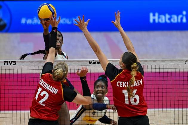 Italy v Germany - FIVB Women’s World Volleyball Championship BANGKOK, THAILAND - AUGUST 30: Hanna Orthmann (12) and Anastasia Cekulaev (16) of Germany in action during FIVB Women’s World Volleyball Championship match between Italy and Germany at Huamark Indoor Stadium in Bangkok, Thailand on August 30, 2025. Mustafa Hatipoglu Anadolu Bangkok Thailand. Editorial use only. Please get in touch for any other usage.  Copyright: x2025xAnadoluxMustafaxHatipoglux