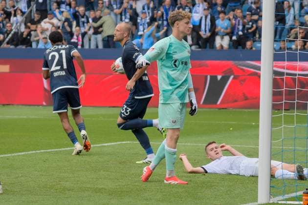 Philipp Hofmann (Bochum 33) jubelt nach dem Tor zum 1:1 30.08.2025 Fussball VfL Bochum vs SC Preussen Muenster, Vonovia Ruhrstadion, Bochum, DFB DFL REGULATIONS PROHIBIT ANY USE OF PHOTOGRAPHS AS IMAGE SEQUENCES AND OR QUASI-VIDEO